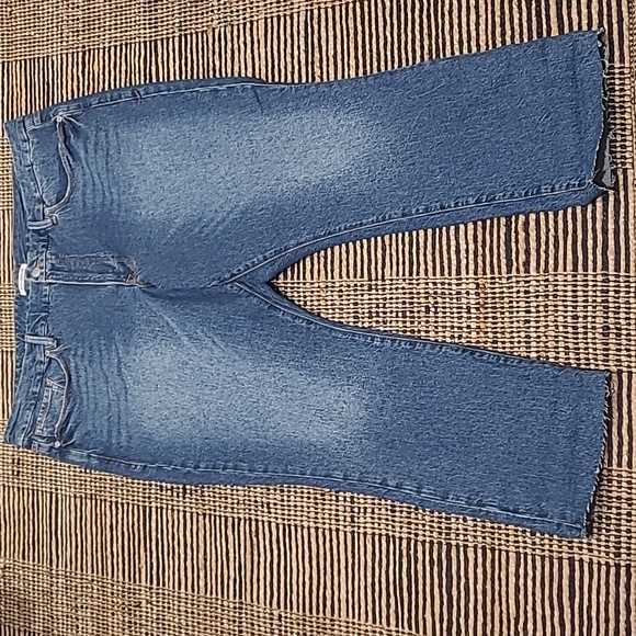 GOOD AMERICAN SLIM STRAIGHT HIGH RISE JEANS - Picture 3 of 9
